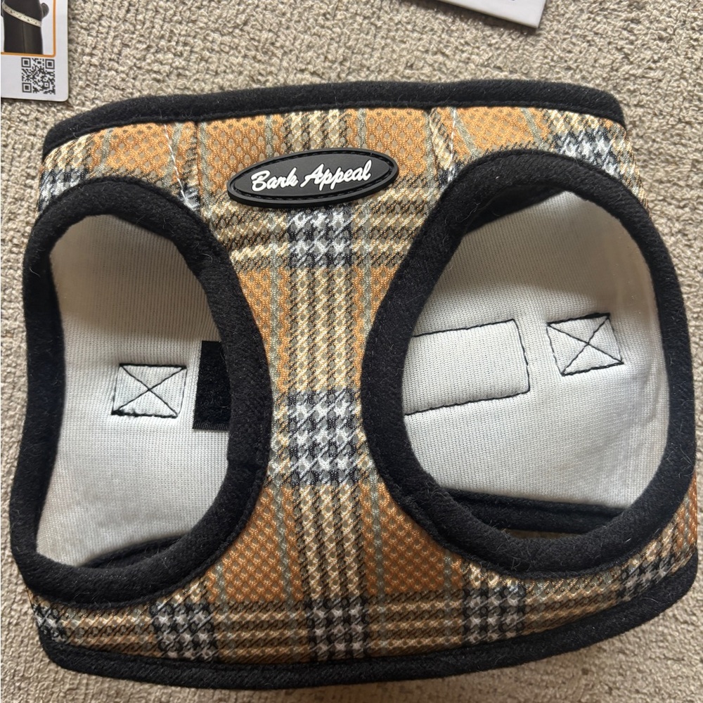 Bark Appeal Dog Harness
Size Medium, see photos for sizing
For Small Dog
